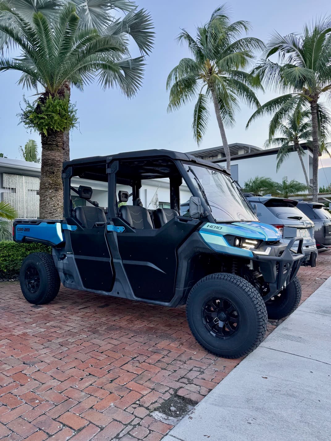 LIKE NEW & UPGRADED CAN AM DEFENDER XT HD10